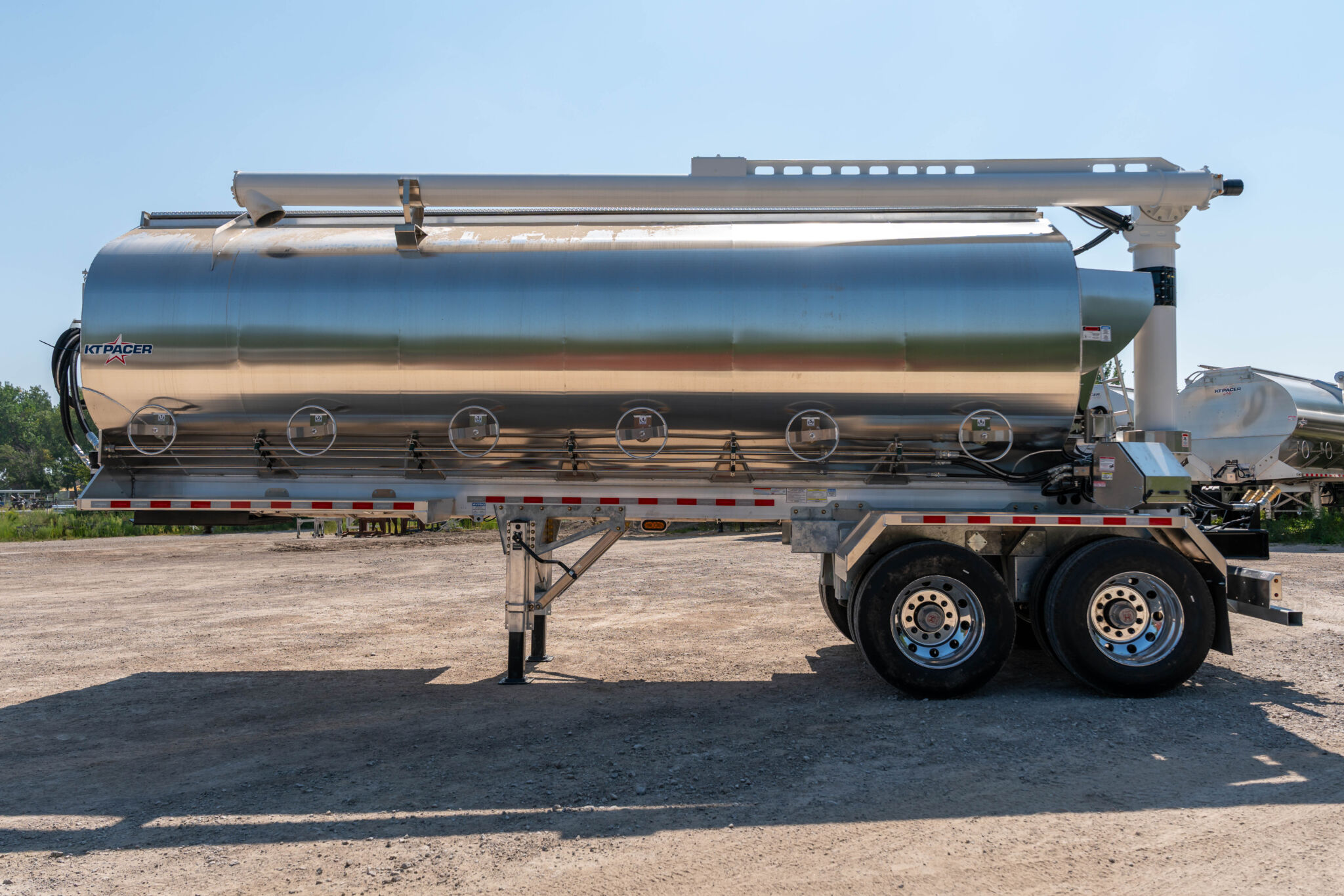 KT Pacer AT 35 Bulk Feed Trailer